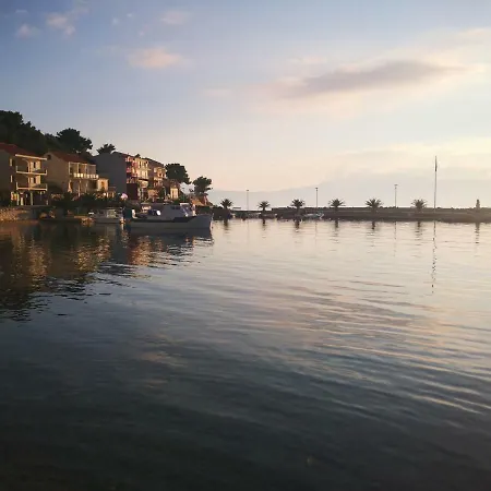 Alac Drvenik (Split-Dalmatia)
