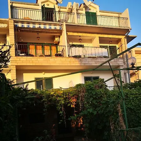 Alac * Drvenik (Split-Dalmatia)